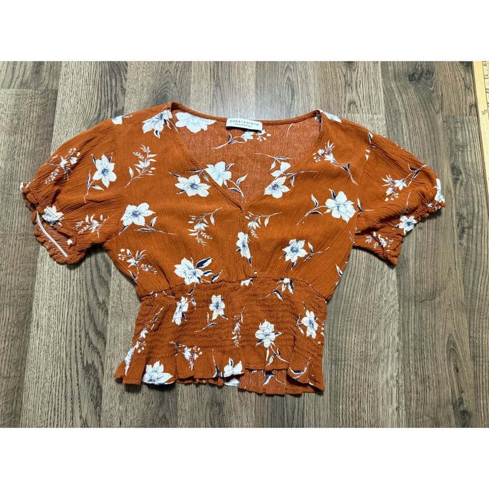 Paper Crane Shirt Women's Size Small, Orange White Blue Floral V-neck Crop Top